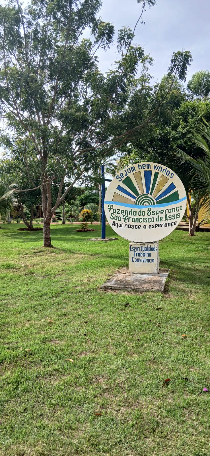 Placa de boas-vindas: Espiritualidade, Trabalho e Convivencia
